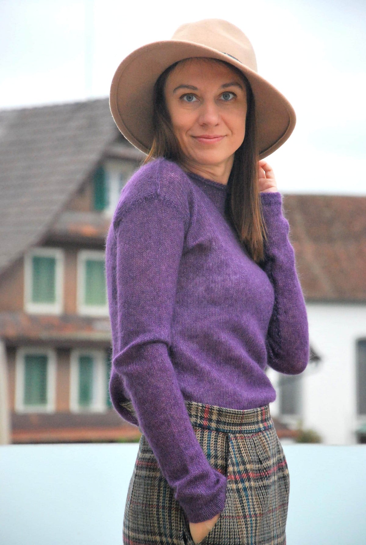 Hand-Knitted Mohair Silk Pullover: Relaxing Purple Sweater